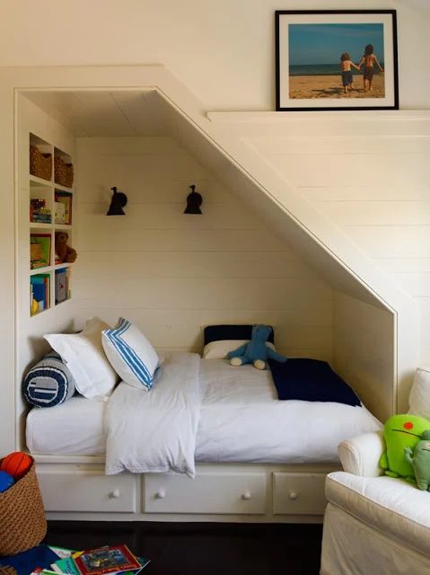 under-stairs-bed-nook-homemade-in-heaven