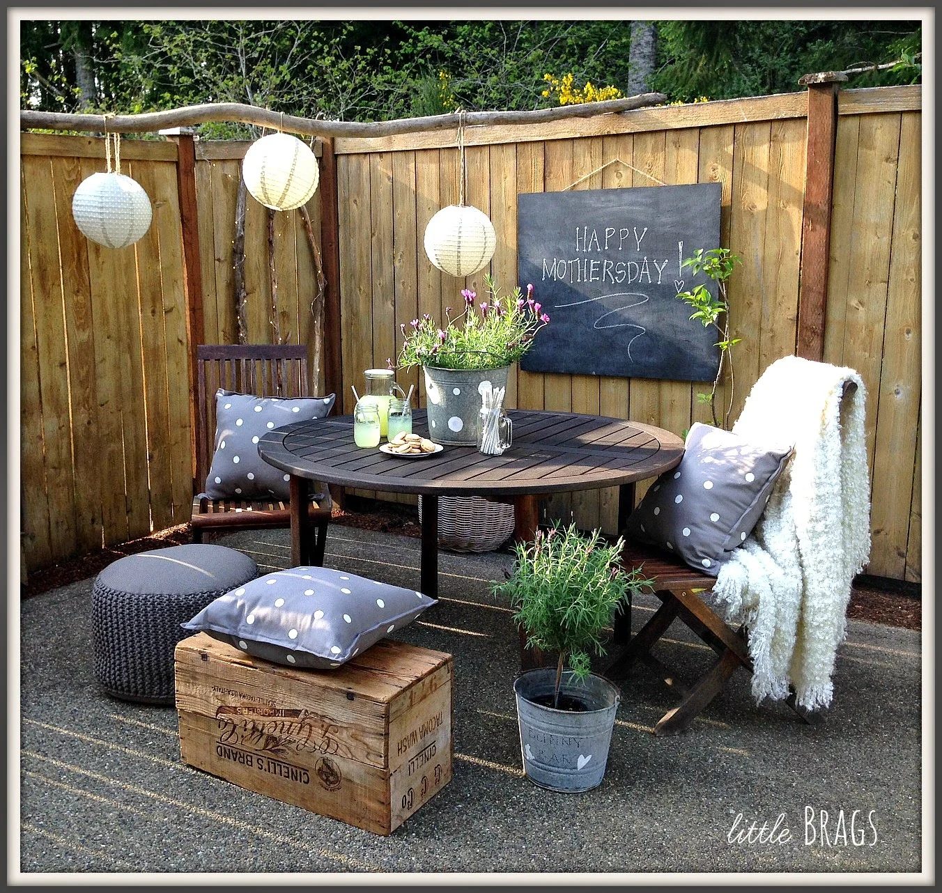 patio table setup, Little Brags