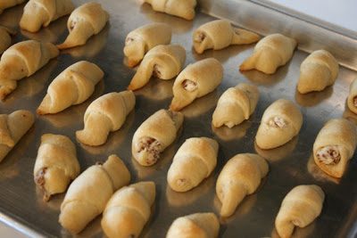 Bacon and Cream Cheese Crescents | FOODIEaholic.com #recipe #cooking #baking #appetizer #crescents #bites #bacon