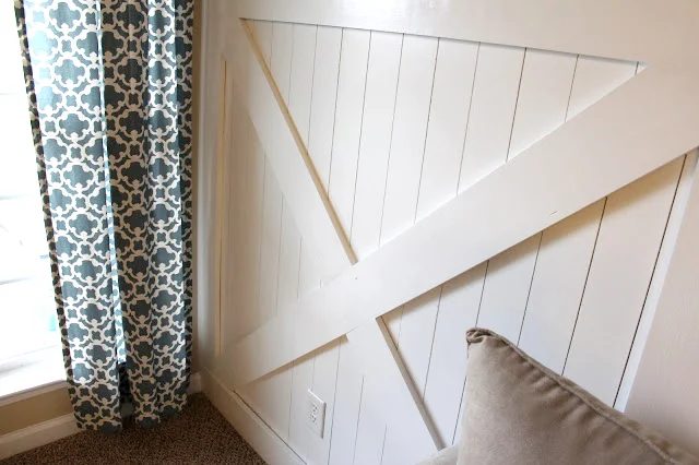7 wainscoting-inspired-by-barn-door