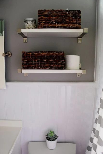 Updating an old bathroom with graoutable peel and stick tiles (15)