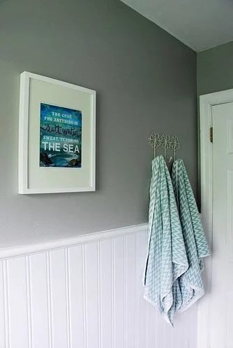 Updating an old bathroom with graoutable peel and stick tiles (10)
