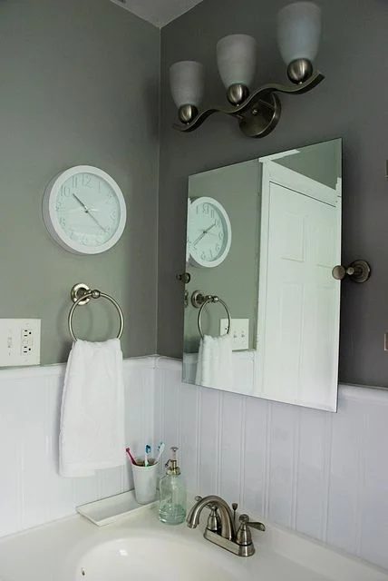 Updating an old bathroom with graoutable peel and stick tiles (9)