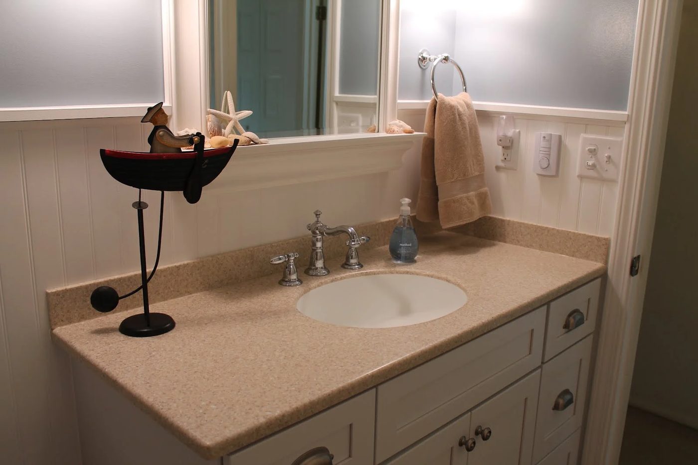 10 How to add light and openness in bathroom remodel, by Elizabeth and Co featured on @Bekob