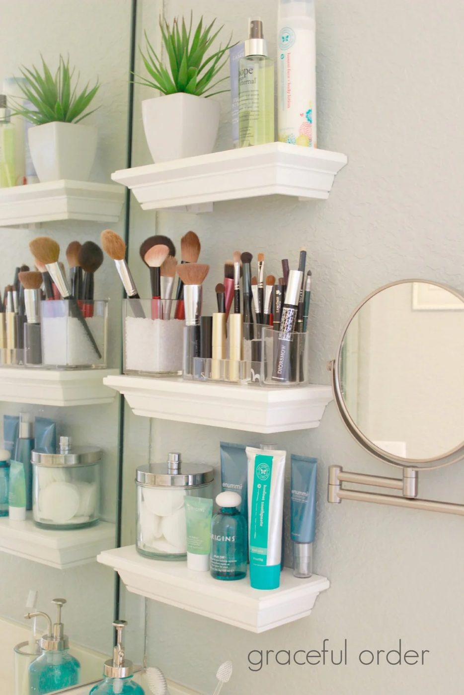 Make your bathroom striking and organized with some great bathroom storage options! Find new options to store all your bathroom items from towels to cotton balls. 30 Bathroom Stora