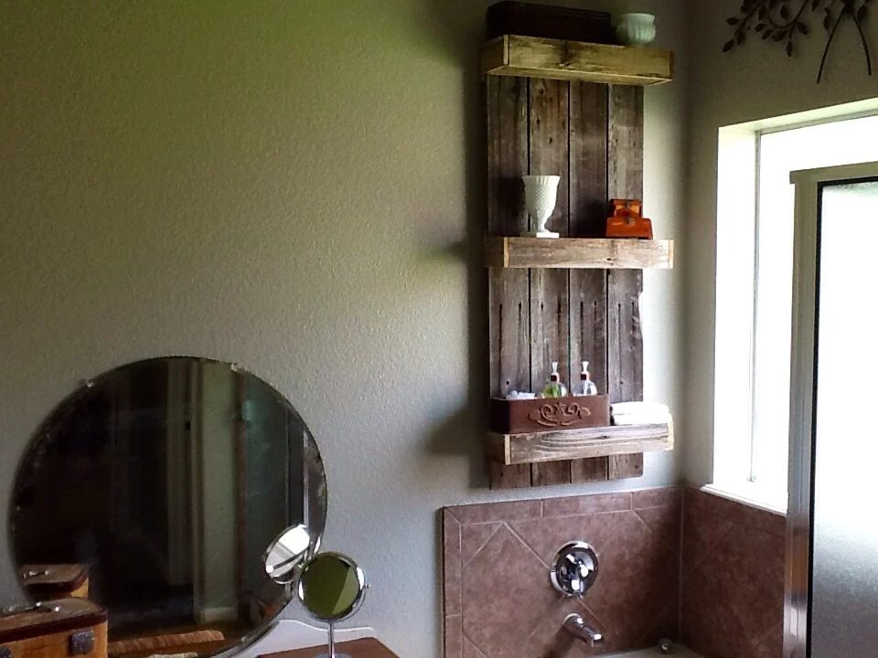 Make your bathroom striking and organized with some great bathroom storage options! Find new options to store all your bathroom items from towels to cotton balls. 30 Bathroom Stora