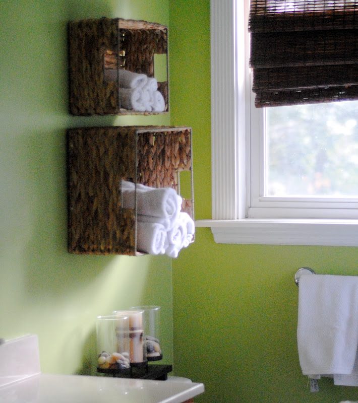 Make your bathroom striking and organized with some great bathroom storage options! Find new options to store all your bathroom items from towels to cotton balls. 30 Bathroom Stora