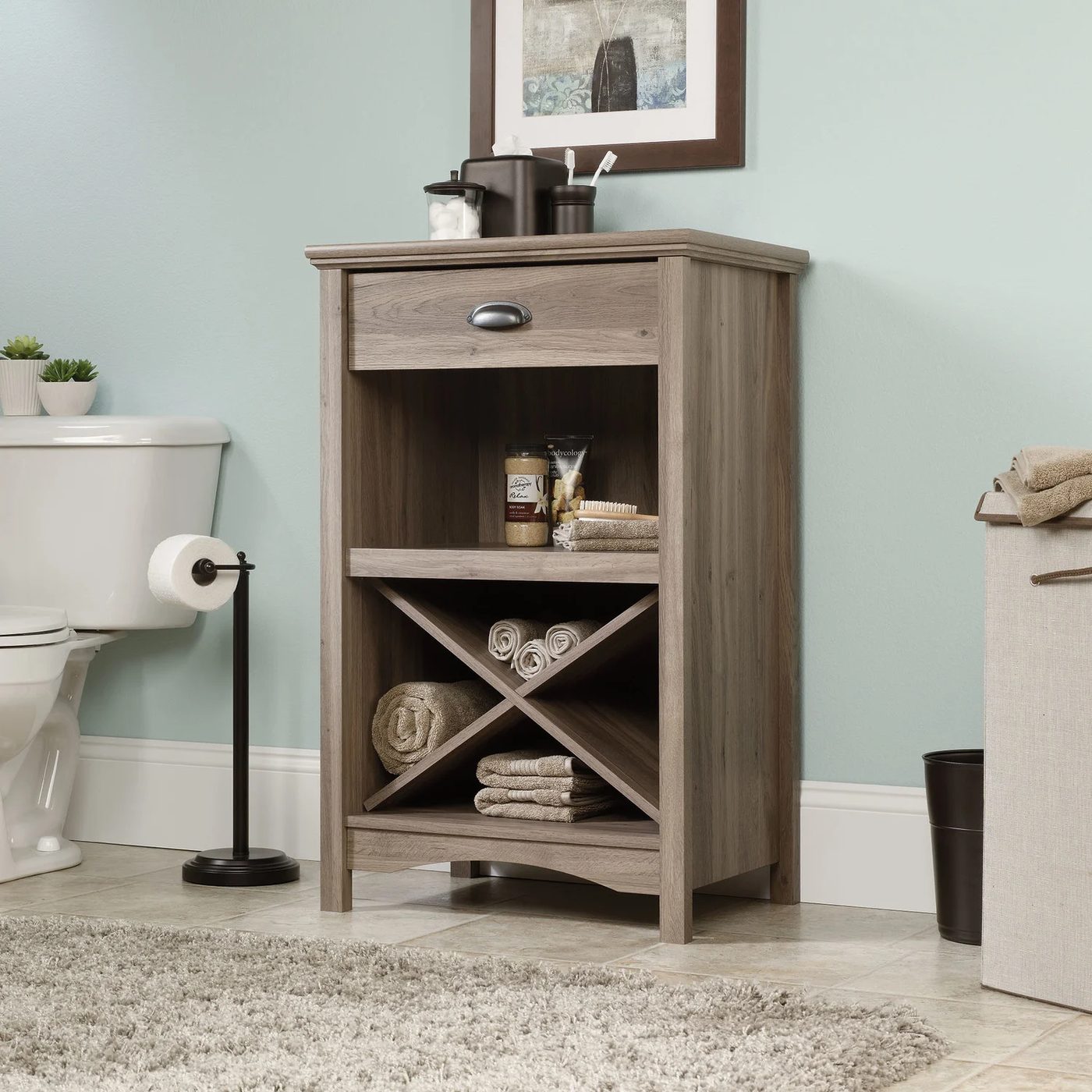 Make your bathroom striking and organized with some great bathroom storage options! Find new options to store all your bathroom items from towels to cotton balls. 30 Bathroom Stora