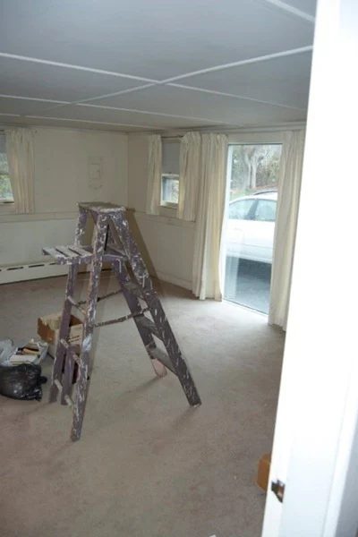 beach cottage lining room before_thumb[2]
