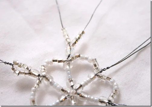 direct-beaded-snowflake-ornament-walkthrough (10)