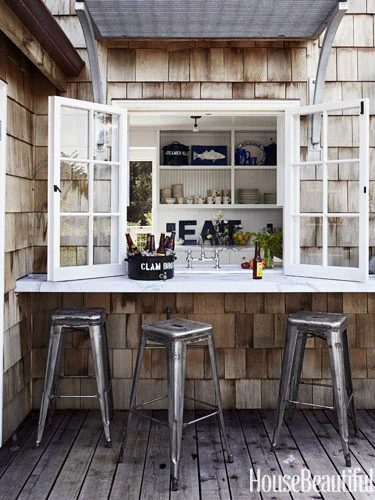 House striking outdoor bar
