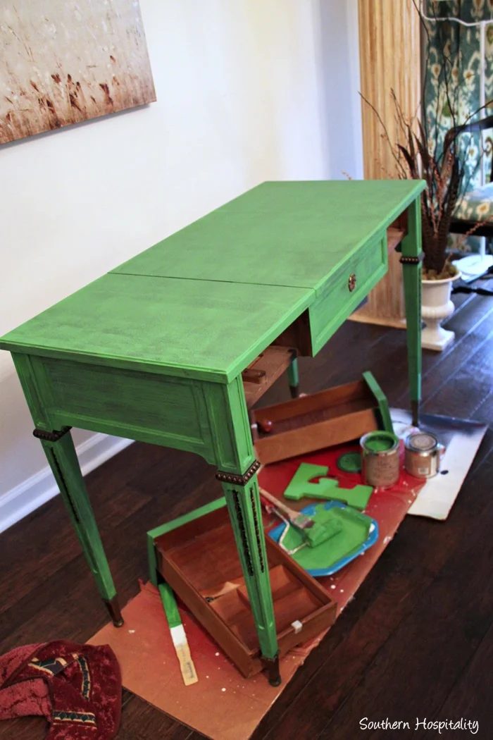 walkthrough for using chalk paint to refinish furniture in an accent color by Southern Hospitality featured on @Bekob