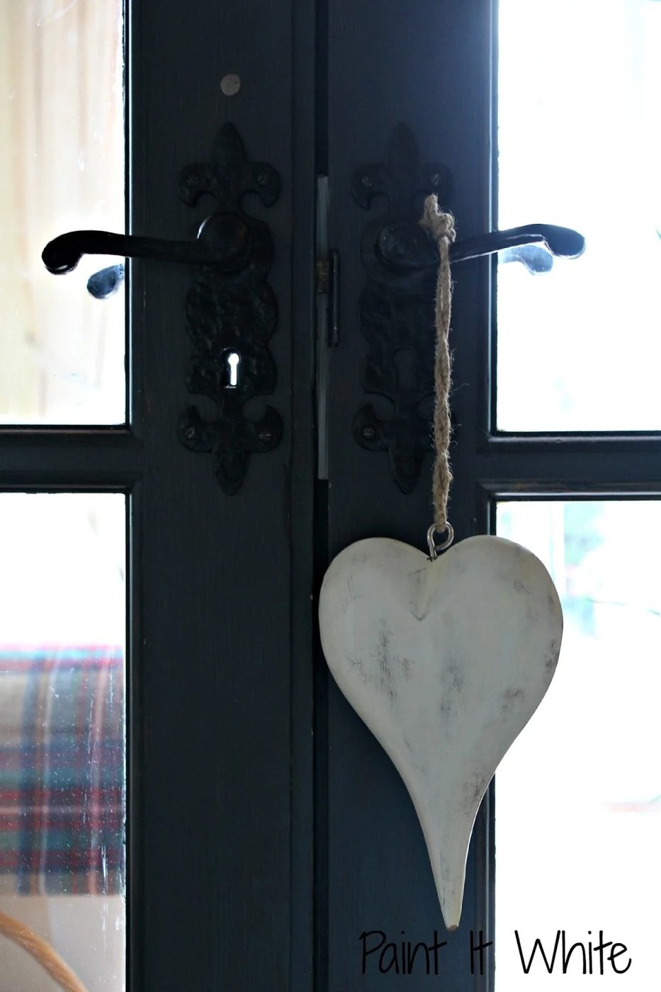 10 Chalk painted kitchen cabinets, white kitchen with dark gray accents, by Paint it White featured on @Bekob