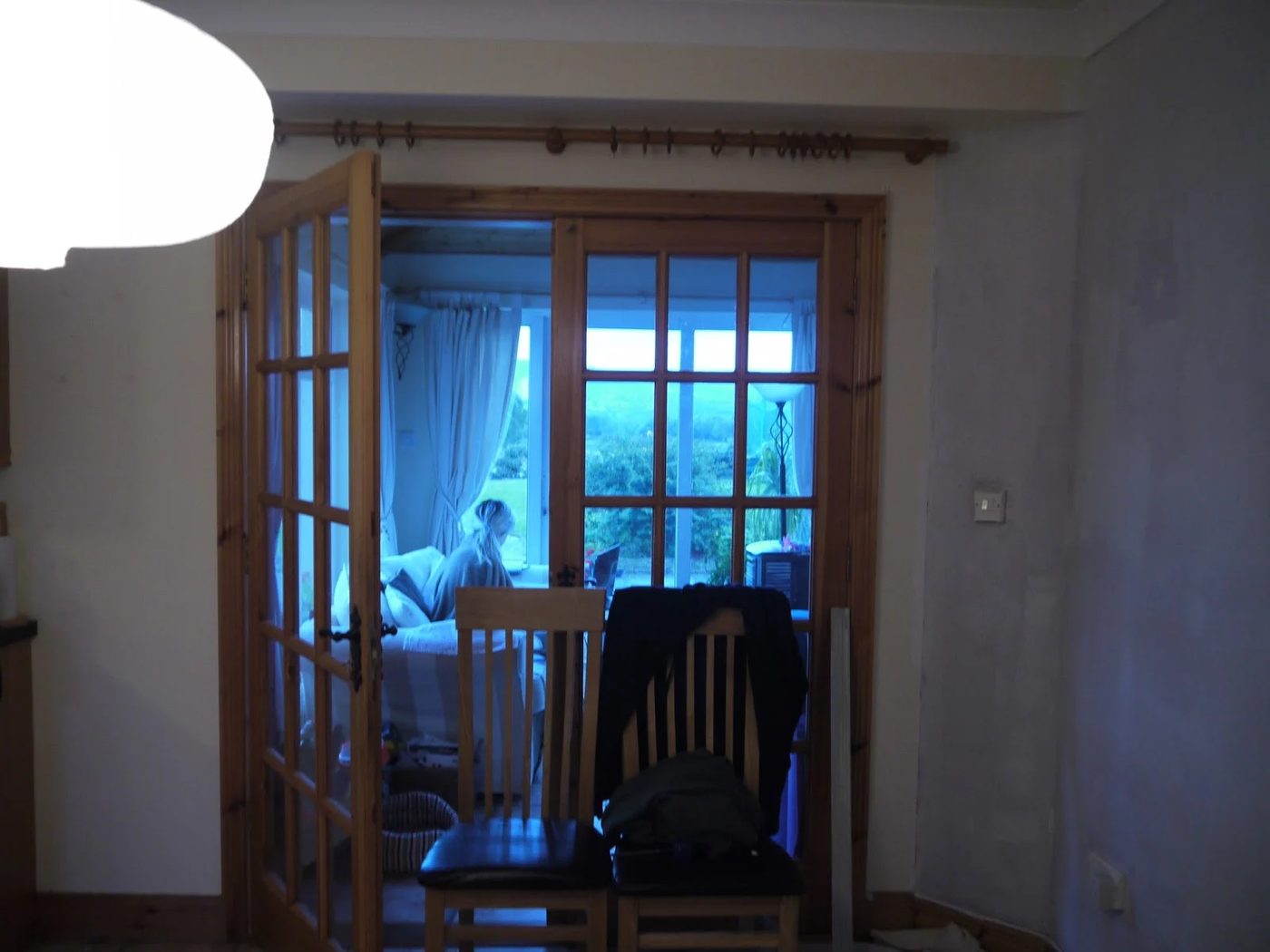 7 Pine french doors updated to dark gray, before, by Paint it White featured on @Bekob