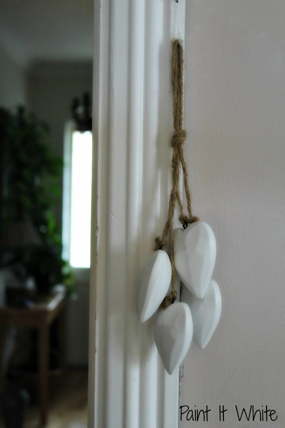 19 Rustic white kitchen with accents, by Paint it White featured on @Bekob