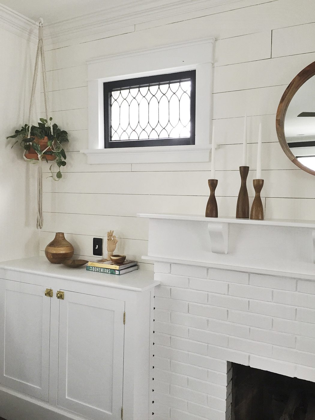 vivid mantel update. Add bookshelves to each side, plank shiplap wall, and paint the window frames black. Carpendaughter on @Bekob