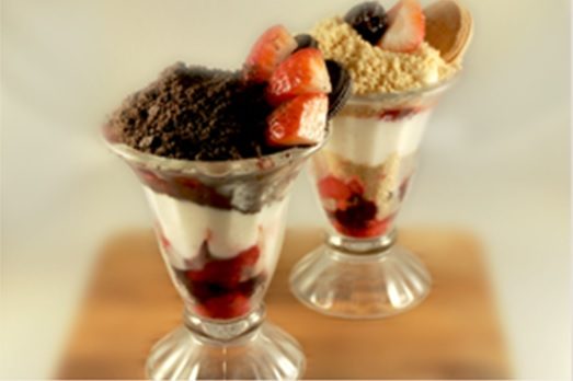 Berry Blast Cookie Parfait | FOODIEaholic.com #recipe #cooking #dessert #parfait #berry #cookie #treat