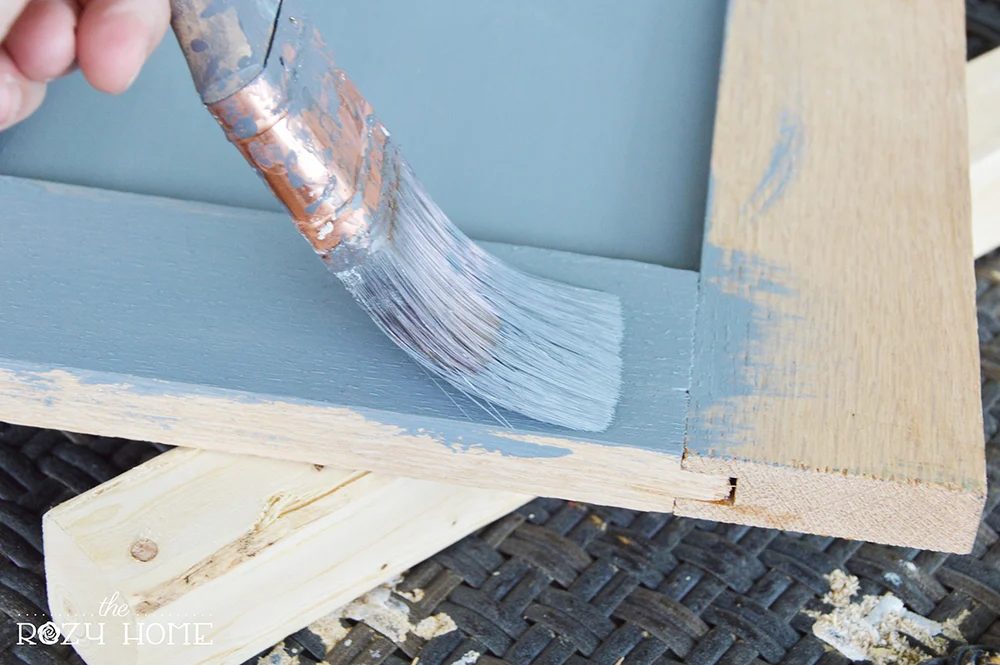 The Rozy Home - guide to painting cabinets via @Bekob