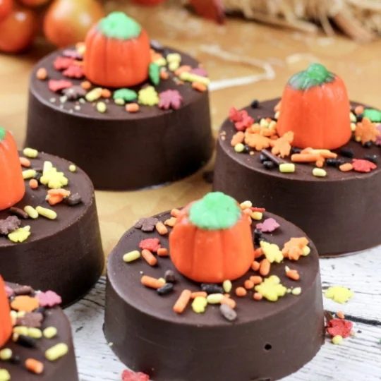 Chocolate Dipped Oreos With Pumpkins And Fall Sprinkles On Top