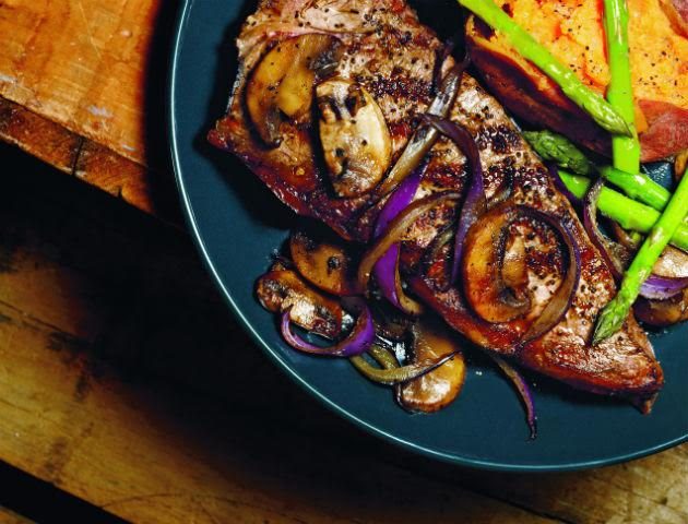 Bison with Mushrooms and Onions | FOODIEaholic.com #bison #meat #entree #healthy #maincourse