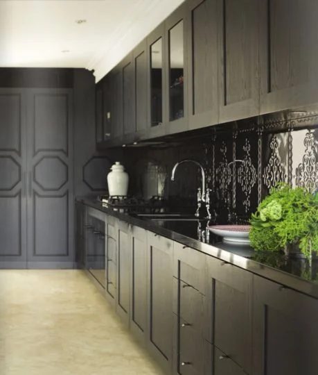 Black Kitchen via Bekob.com