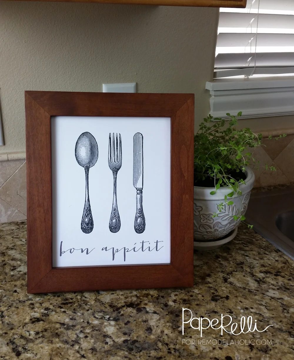 The kitchen is the heart of the home, so add a little French charm with this free printable "bon appetit" print. Great for a gallery wall or housewarming gift.