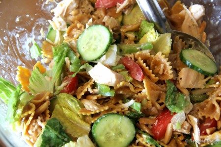 Bowtie Chicken Caesar Salad Recipe | FOODIEaholic.com #cooking #recipe #salad #chicken #pasta