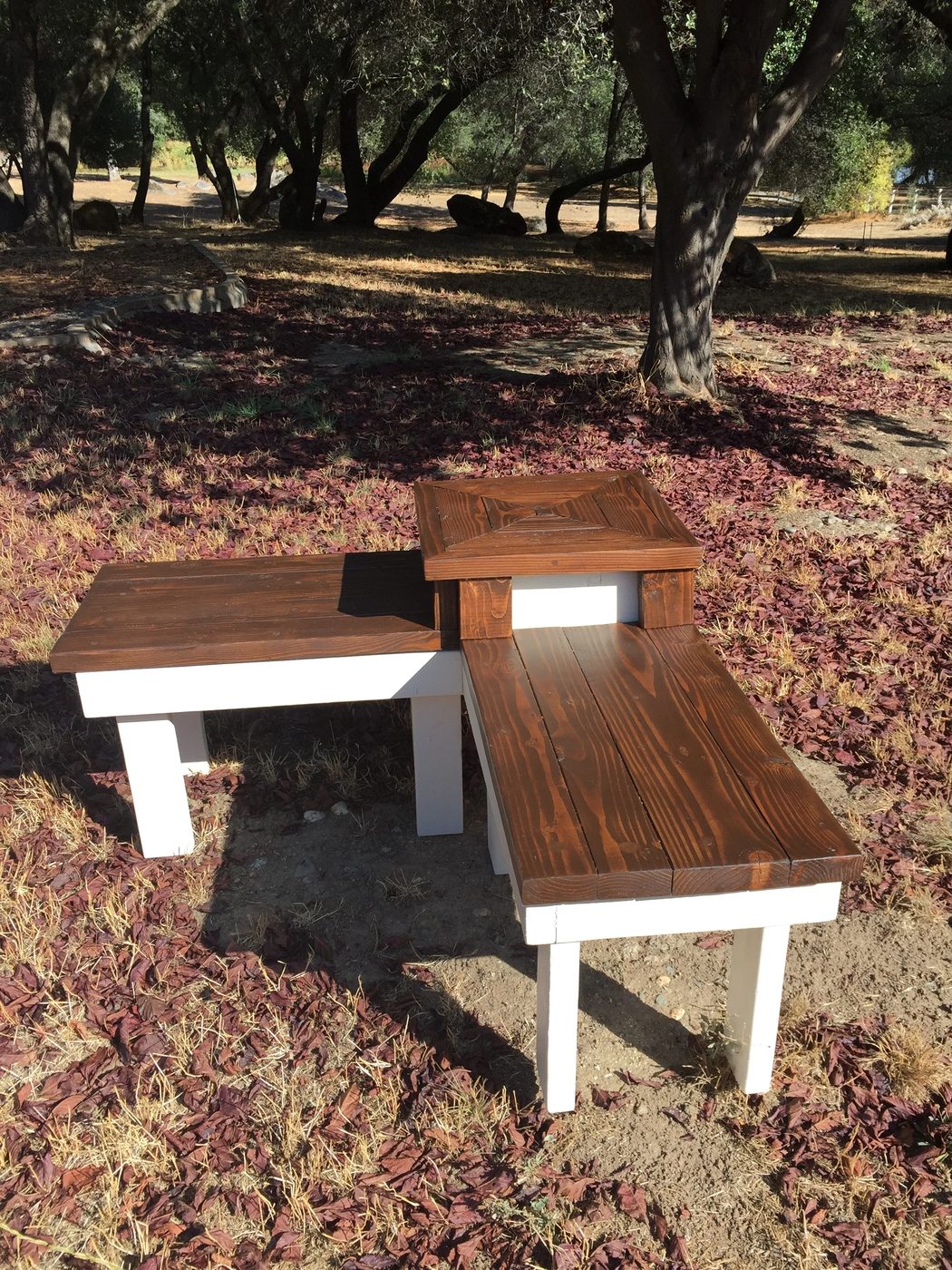 handmade corner bench with built-in end table, Pinspiration Mommy featured on @Bekob