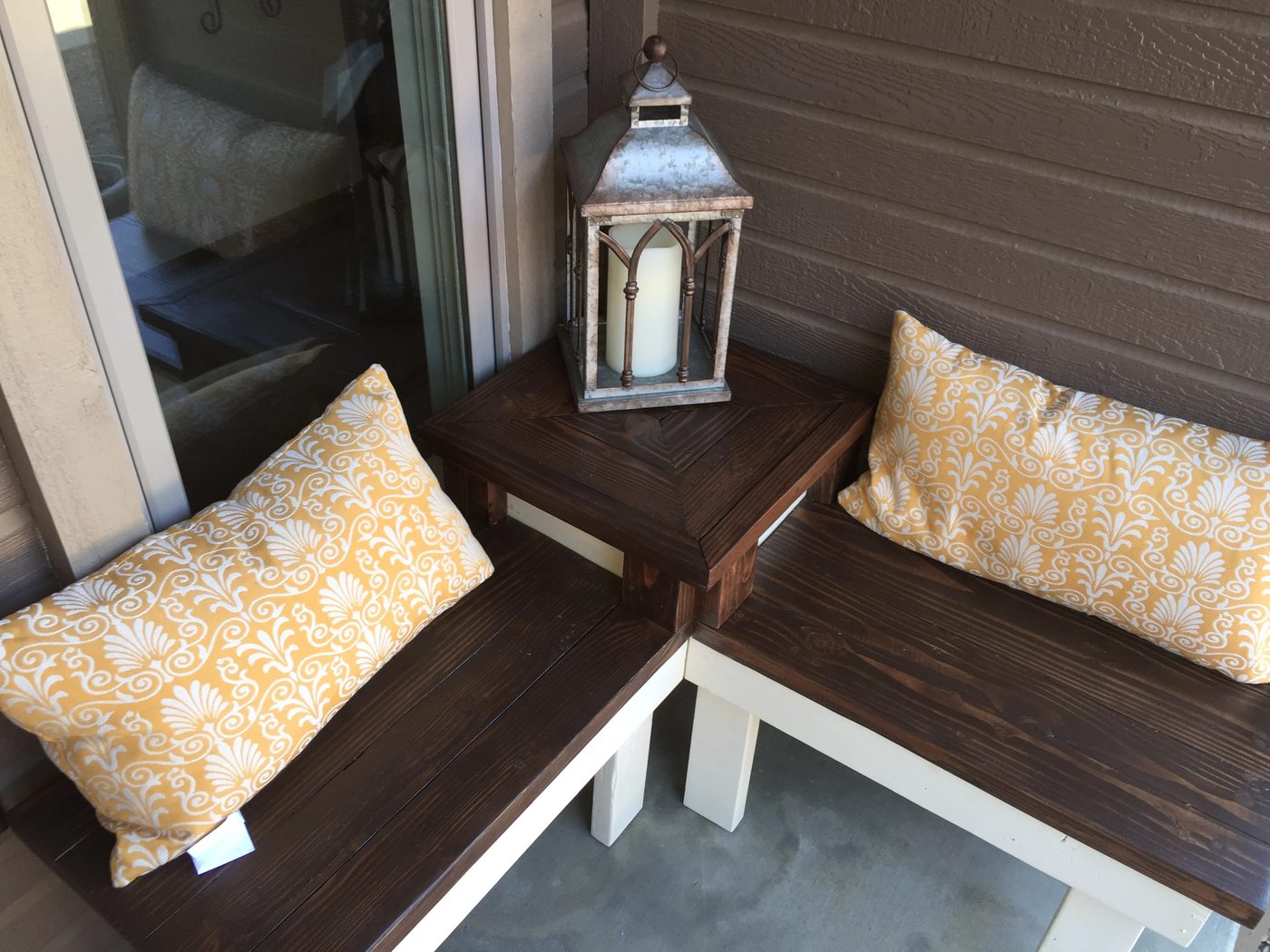 well fitted porch bench, a corner bench with attached table, Pinspiration Mommy featured on @Bekob