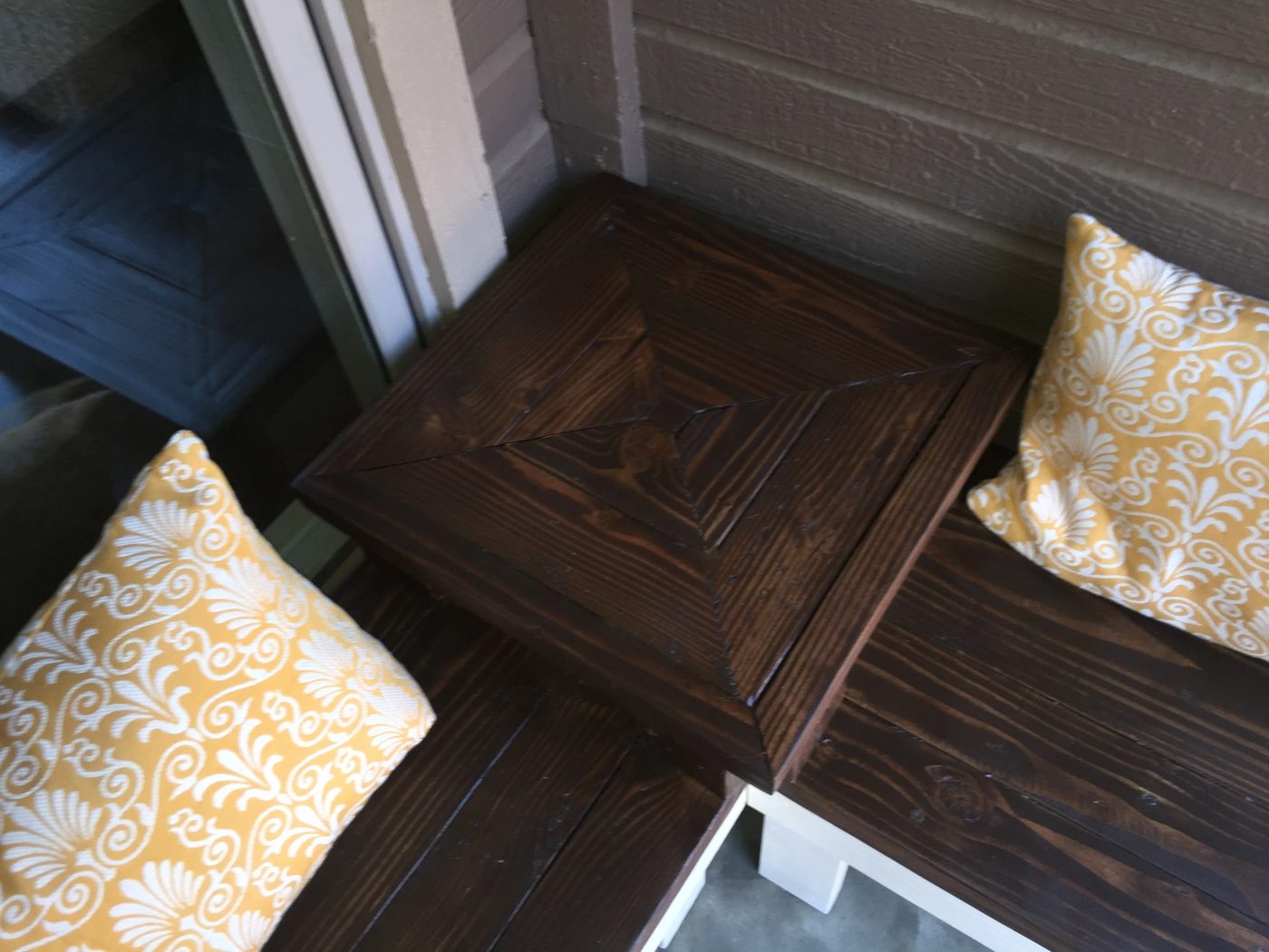 built-in end table on a corner bench Handmade walkthrough, Pinspiration Mommy featured on @Bekob