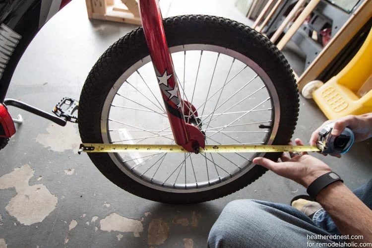 straightforward Handmade bike rack walkthrough to organize your garage NOW! Bekob.com via heatherednest.com