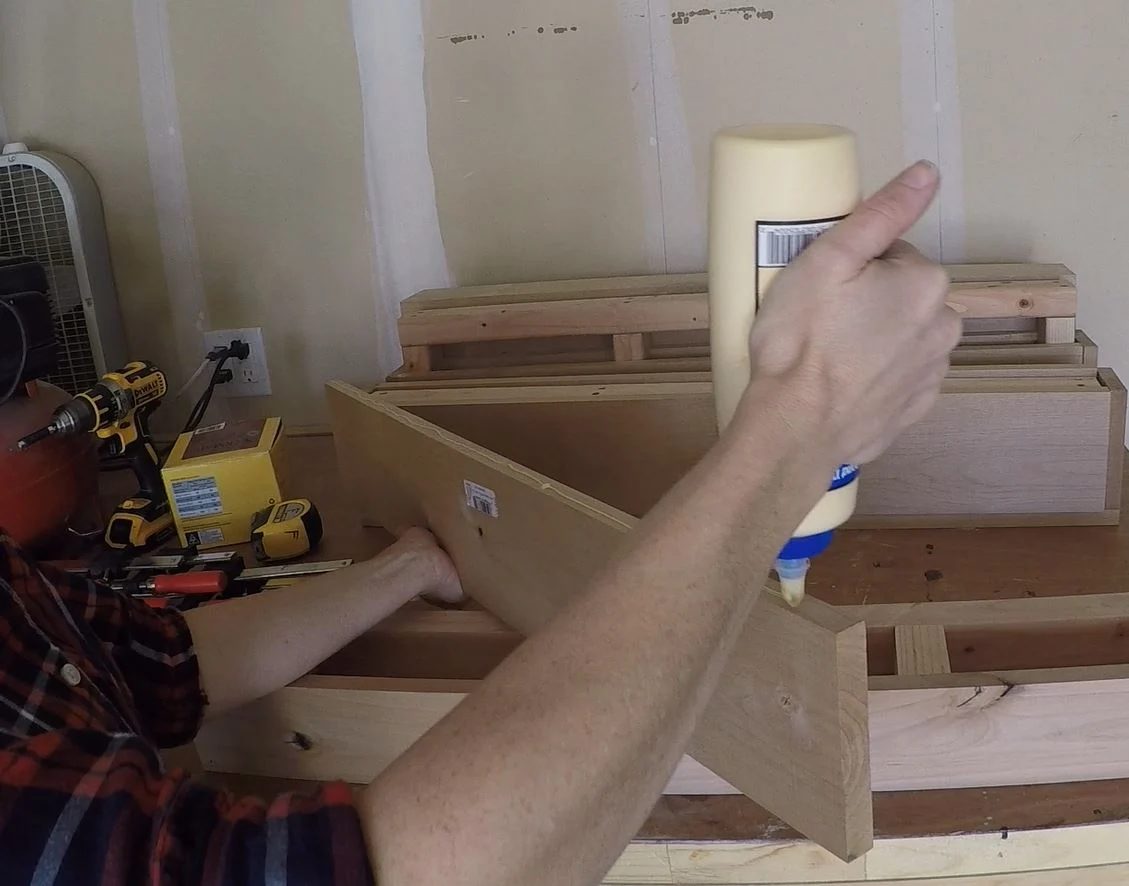 Bekob Floating Shelf Glue Top