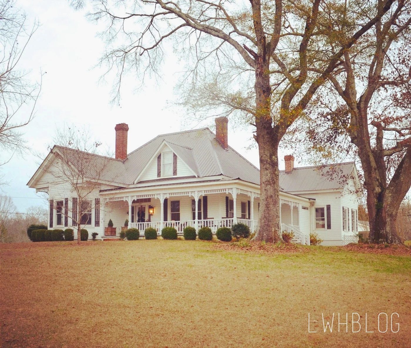 Pergola walkthrough with Fire Pit by Little White House Blog featured on @Bekob