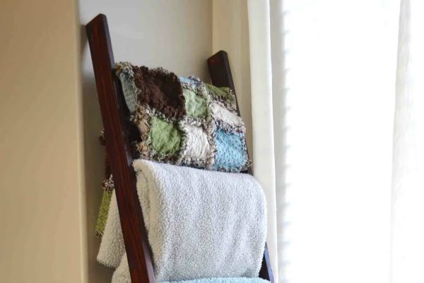 Build an straightforward $5 Handmade Blanket Ladder