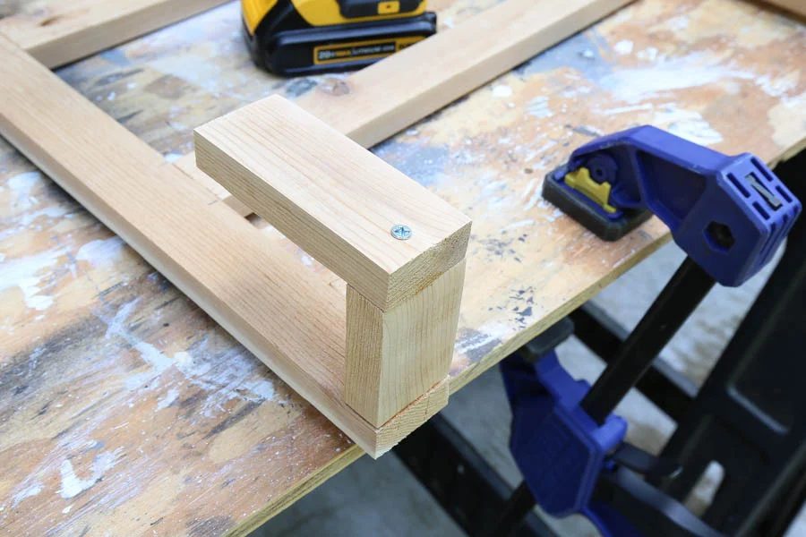 straightforward Handmade Vertical Wall Planter Ladder Building walkthrough Angela Marie Made Featured On Bekob (7)