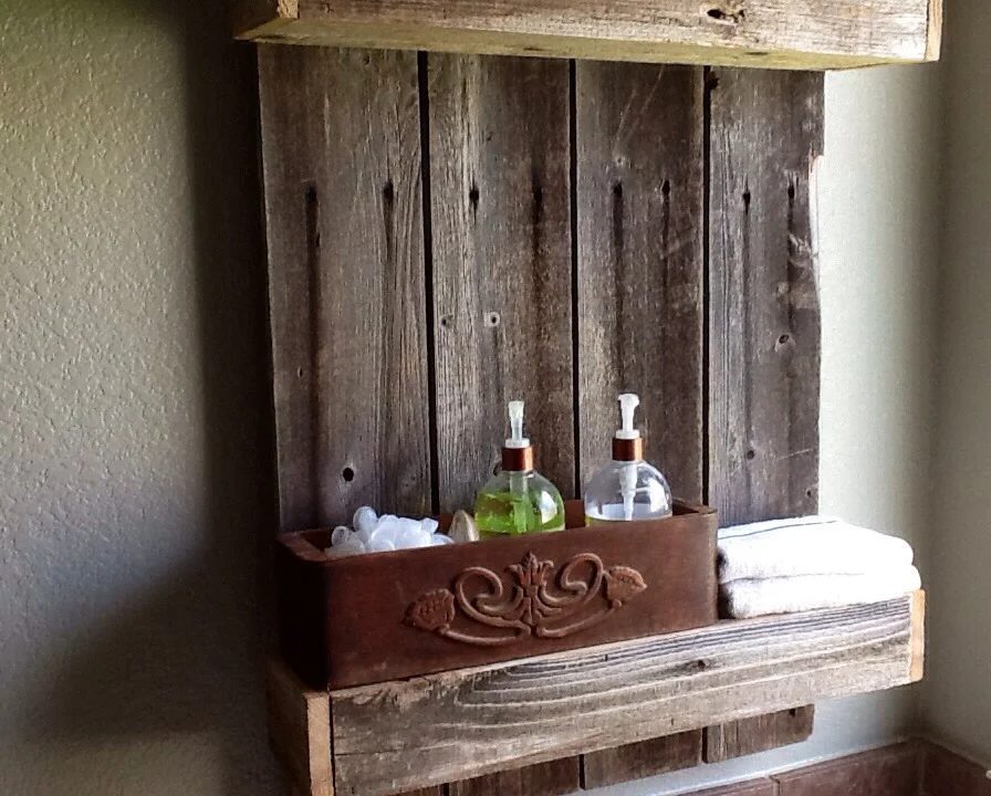 How to use weathered wood to create a rustic shelf by The Weekend Country Girl featured on @Bekob