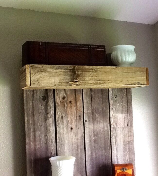 How to buid a rustic shelf using reclaimed wood by The Weekend Country Girl featured on @Bekob