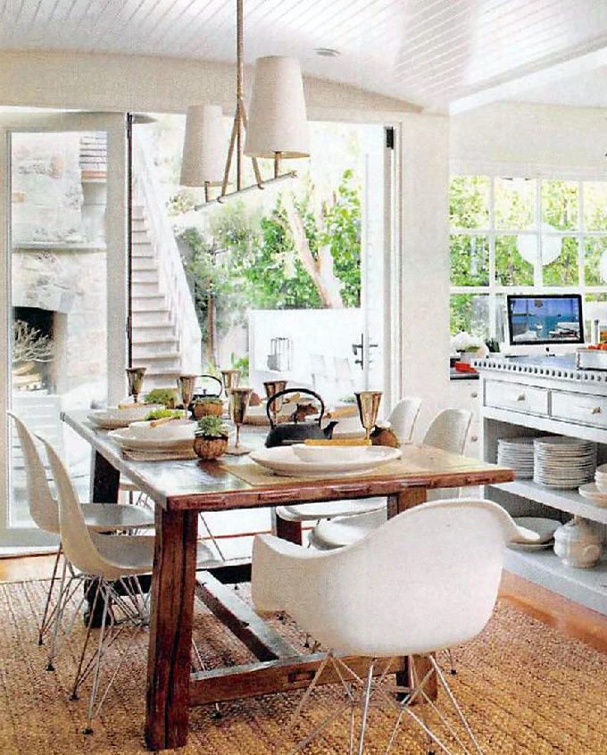Printable plans to build a Handmade farmhouse dining table like this! (image source: Better Homes and Gardens photos: Edmund Barr)