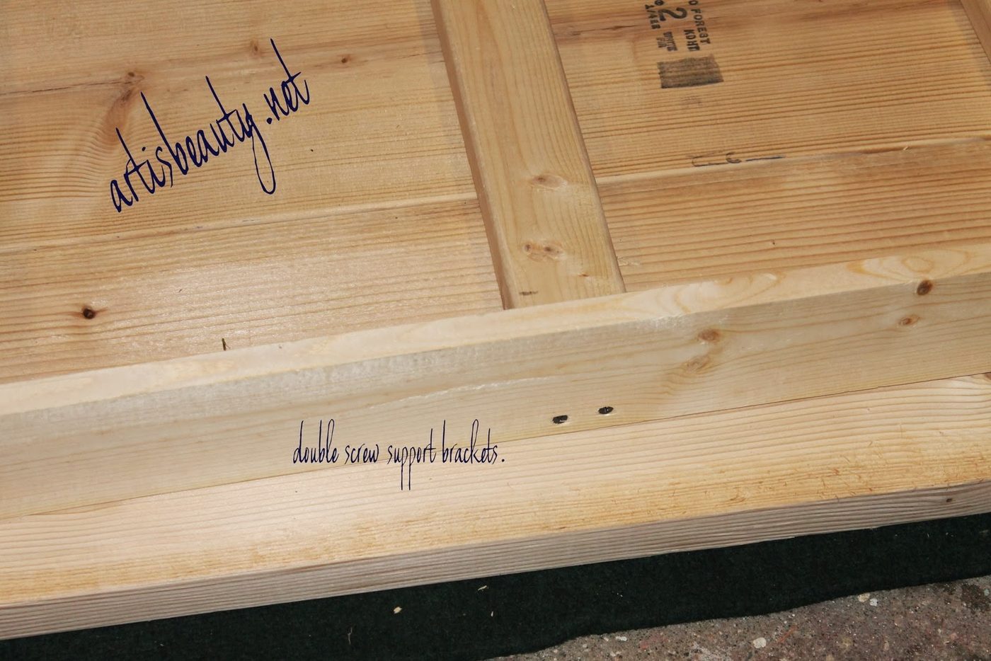 double screwed support brackets on a farmhouse table, featured on Bekob.com