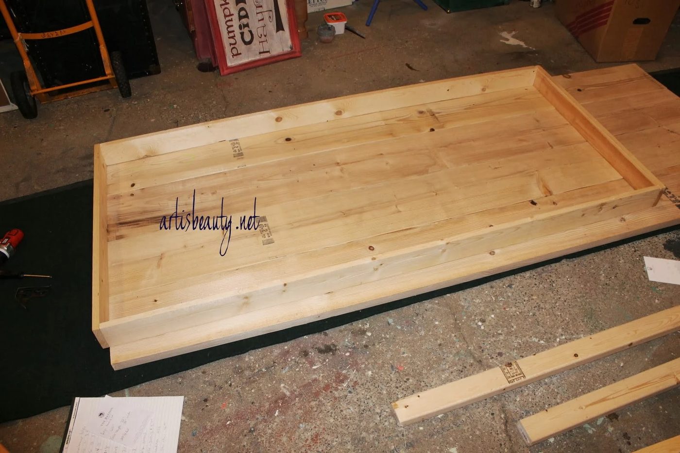 build a farmhouse table top, featured on Bekob.com