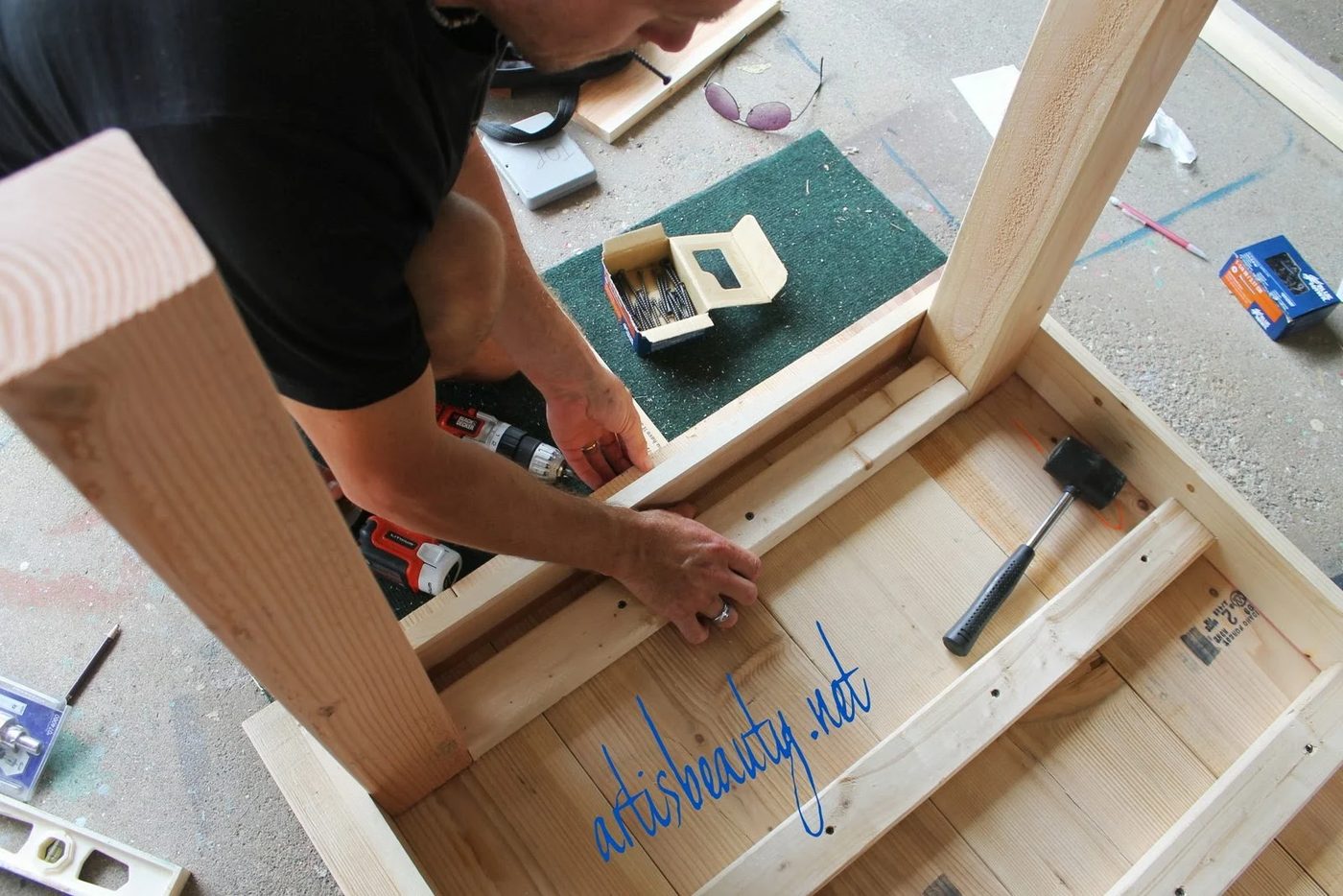 support braces between the legs of a handmade farmhouse table, featured on Bekob.com