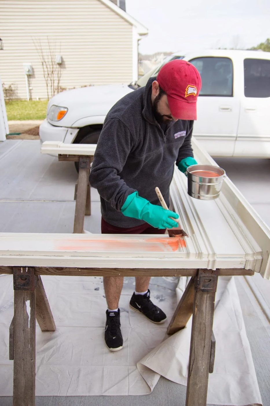 paint an architectural mantel for a faux fireplace - Blesser House featured on @Bekob