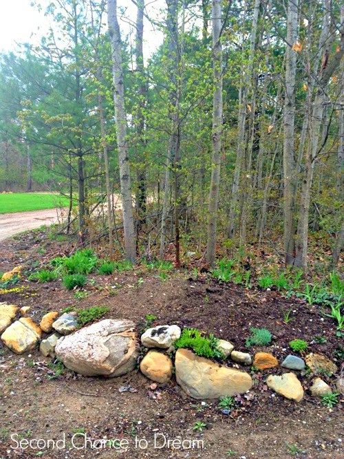 entrance before house number planter sign - Second Chance to Dream featured on @Bekob