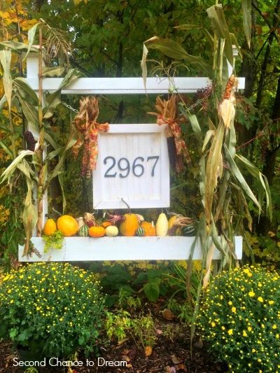 fall house number planter box - Second Chance to Dream featured on @Bekob