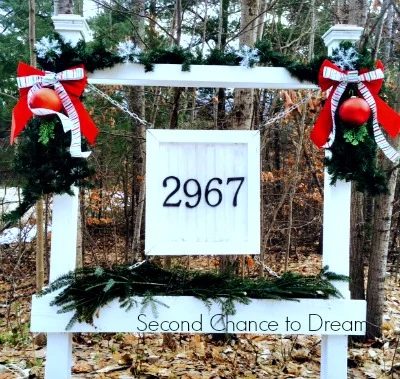 Christmas winter decor for house number planter box sign - Second Chance to Dream featured on @Bekob