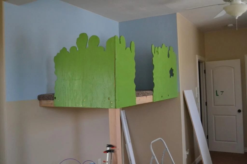 how to build a leafy enclosure for an indoor tree house, I Am Hardware featured on Bekob
