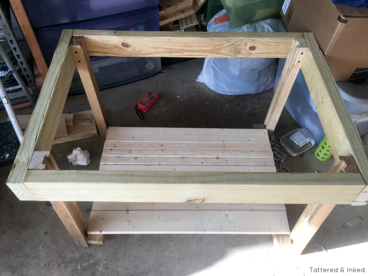 Build your own water and sand table from 2x4s and an old kitchen sink by Tattered and Inked featured on @Bekob