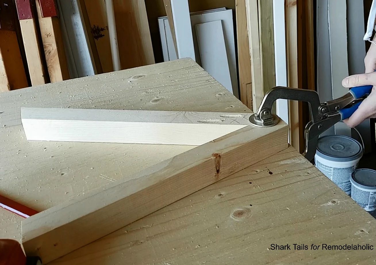 Triangle Bench.SharkTails.5
