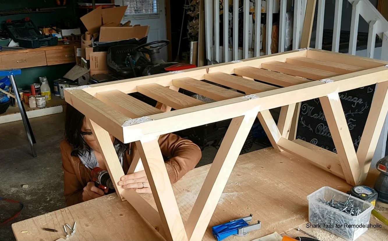 Triangle Bench.SharkTails.13