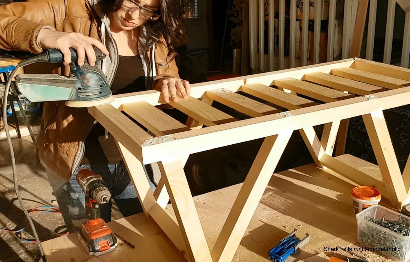 Triangle Bench.SharkTails.14